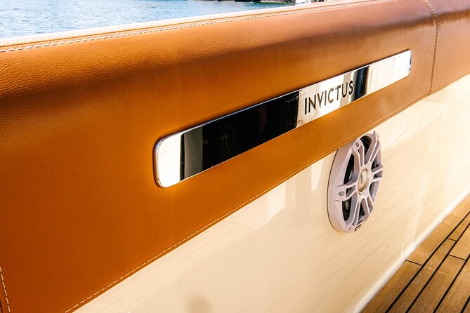 1H Luxury Cruise Como Lake Tender Yacht Invictus 9 Pax - Price and value: what $108.84 buys on Lake Como