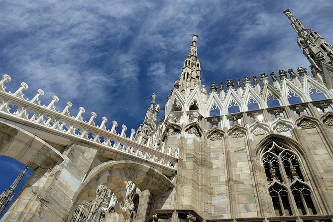 2-hours Duomo of Milan guided experience with entrance tickets - Entering the Duomo Complex with your guide