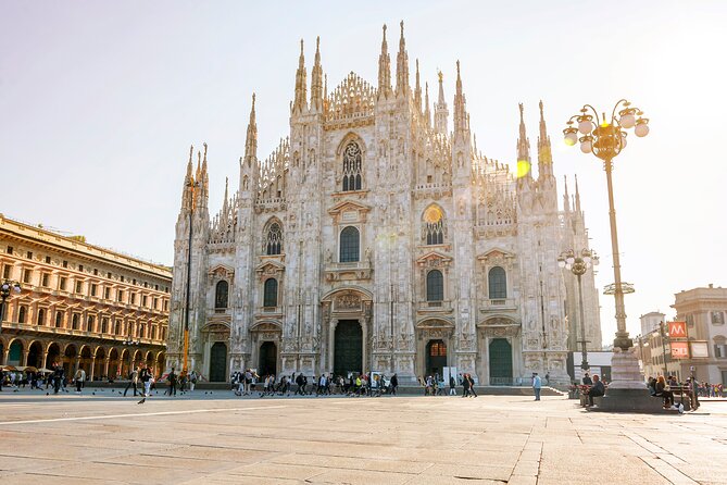 Best of Milan: 3 Icons Tour in 40 Languages + Hop On Hop Off - Finding Your Group at La Scala Museum (And Avoiding the Usual Headache)
