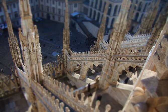 Cathedral & Skyline: Duomo di Milano Tour with Rooftop Access - Meeting point at Piazza del Duomo 6: make it easy on yourself