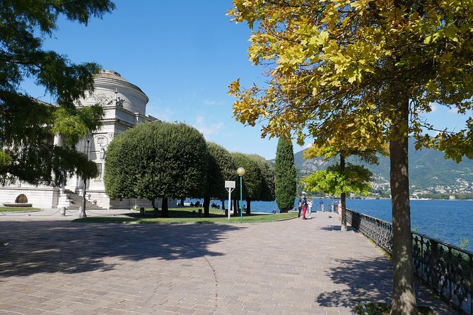 Como city and its History Exclusive Walking Tour (1 h from Milan) - Piazza Camillo Benso Conte di Cavour: Starting at the Right Core