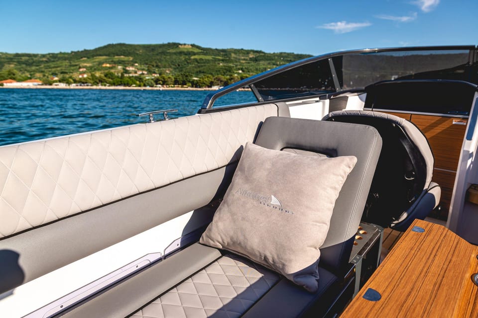 Como: Lake Como Private Boat Tour with Wine - Why a private speedboat day beats the big sightseeing options