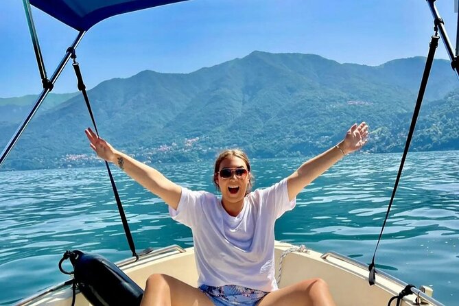 From 1H to 4H License Free Boat Rental 40cv Lake Como - Driving the 40cv boat: how first-timers typically handle it