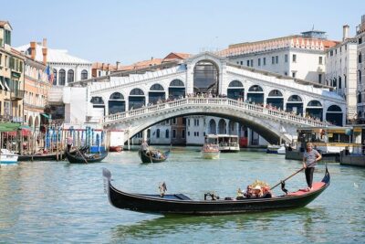 From Milan: Venice Full-Day Guided Tour With Boat Ride - Arriving the Venice way: the boat transfer to San Marco