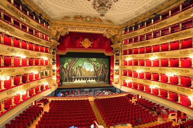 La Scala Theatre and Museum guided experience - The meeting point: easy on purpose, right by the action