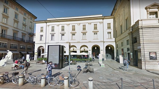 La Scala Theatre and Museum Tour in Milan With Private Guide - Guide Style, Headsets, and Crowd Reality