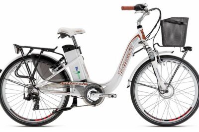 Lake Como: eBike City Tour Guided by an iPad and a Tour Leader - How the iPad route and helmet audio make Como easier