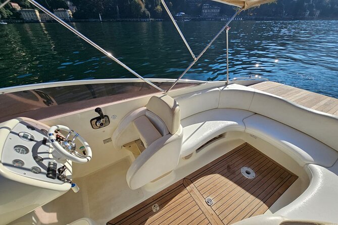 Lake Como Shared Boat Tour and Aperitif with Prosecco - When the wind picks up: timing, cold, and how to enjoy the boat