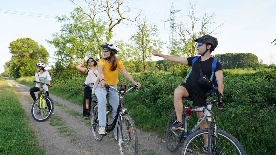 Milan: Bike Tour with Picnic on the turtle lake - Parco Aldo Aniasi: Short Final Sunset, Then Back to the Start