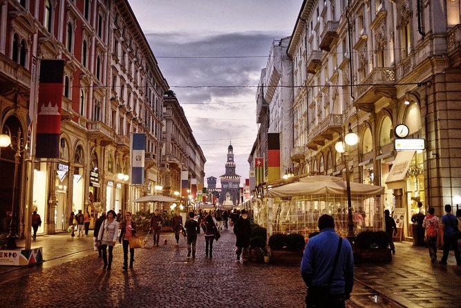 Milan by night walking experience - Guides, small groups, and the headphone question