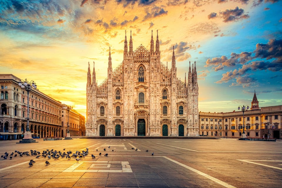 Milan Duomo Cathedral and Rooftop Terrace Guided Tour - Where you meet your guide at the Mondadori point