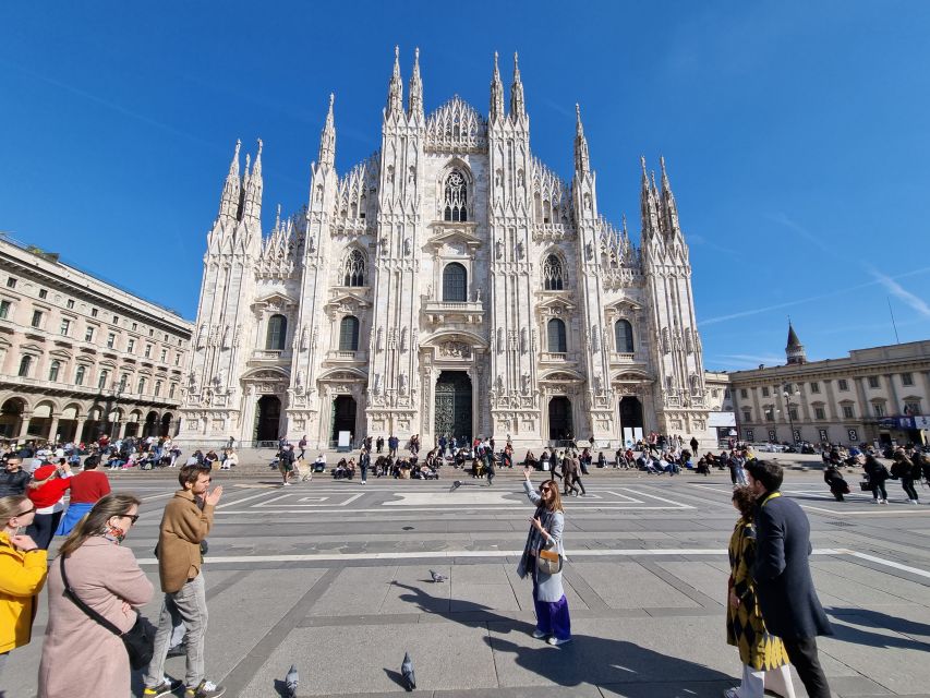 Milan: Duomo Rooftop and Cathedral Guided Tour with Tickets - Meeting at Piazza del Duomo: Find the Guide and Get Headsets