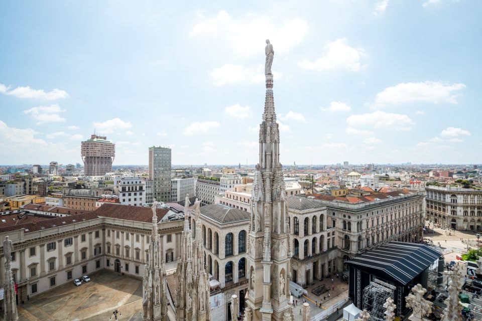 Milan: Duomo & Rooftop Tour with Optional Hop-On Hop-Off Bus - Priority Entry at the Duomo: Why This Tour Starts Fast