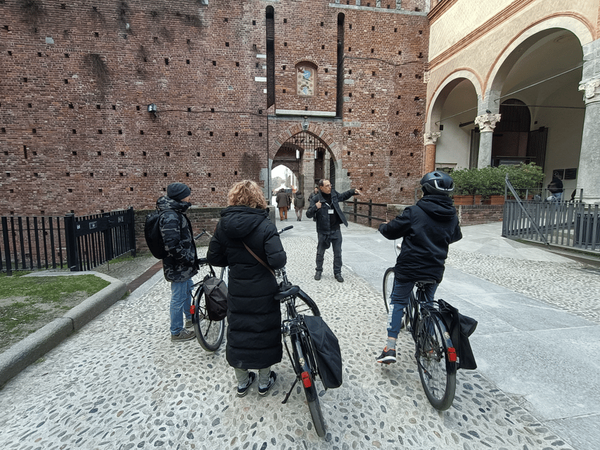 Milan: ELECTRIC-Bicycle Tour Live Tour Guide 3 hours & half - The guide makes it work: patient coaching and real city context