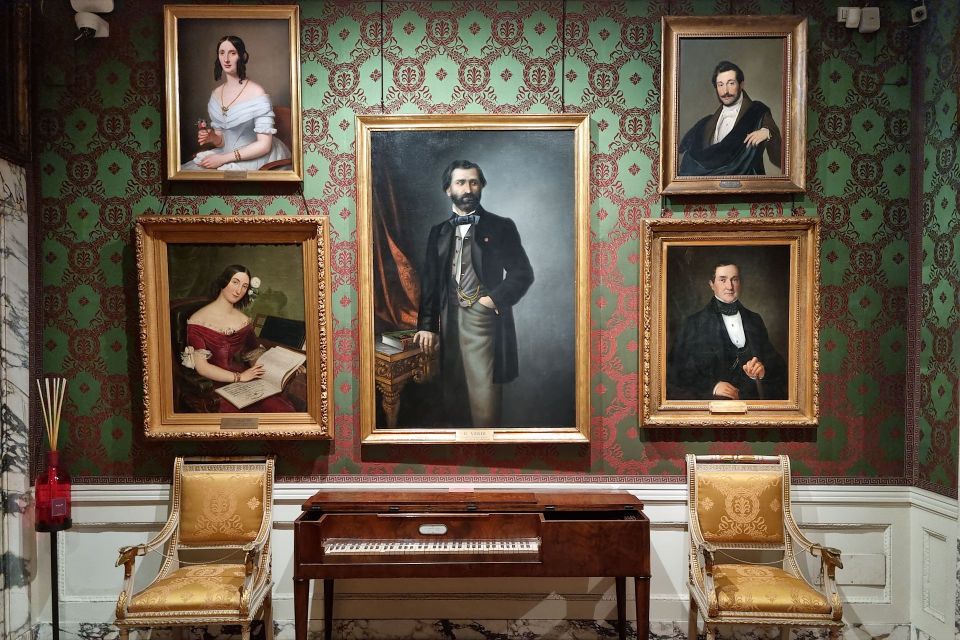 Milan: La Scala Theater and Museum Tour with Entry Tickets - Rain or shine, and what to expect on the ground