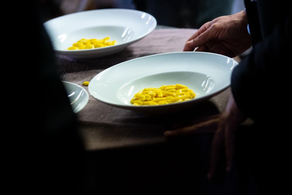 Milan: Maison Milano Dinner and Show - Wine, the Bar, and Drink Expectations During a Show Night