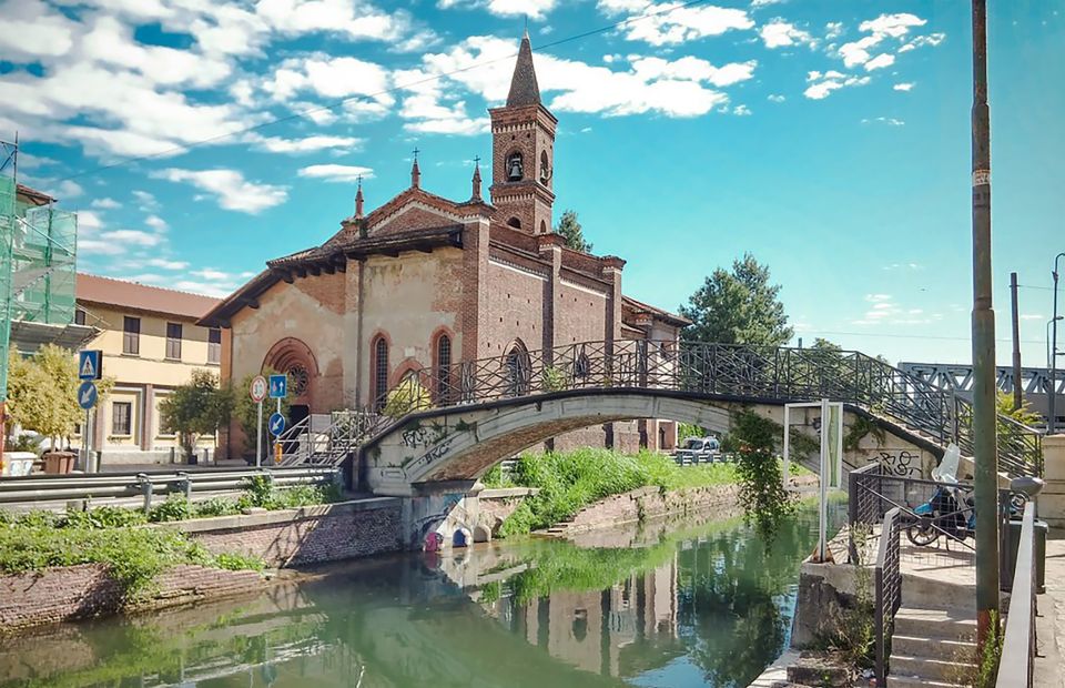 Milan: Navigli Canal Boat Cruise - QR-code audio in multiple languages: your phone becomes the guide