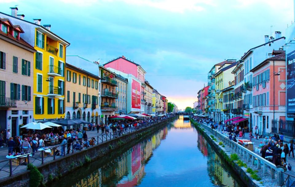 Milan: Navigli Canal Boat Cruise - Naviglio Grande: case di Ringhiera and a real local feel