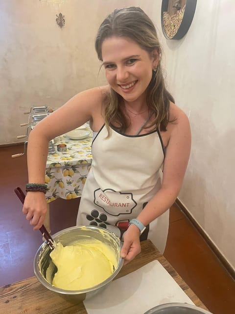 Milan: Pasta and Tiramisu Cooking Class with Wine - The Class Format: English Instruction and a Hands-On Pace