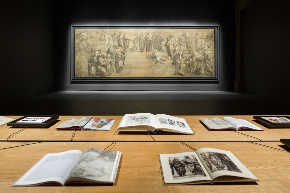 Milan: Pinacoteca Ambrosiana and San Sepolcro Crypt Ticket - The library reading room and Codex Atlanticus display