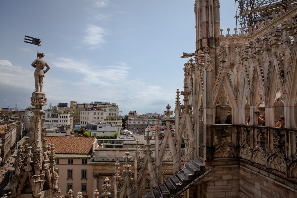 Milan: Priority Access Duomo and Rooftop Tour - The inside tour: what your guide helps you notice