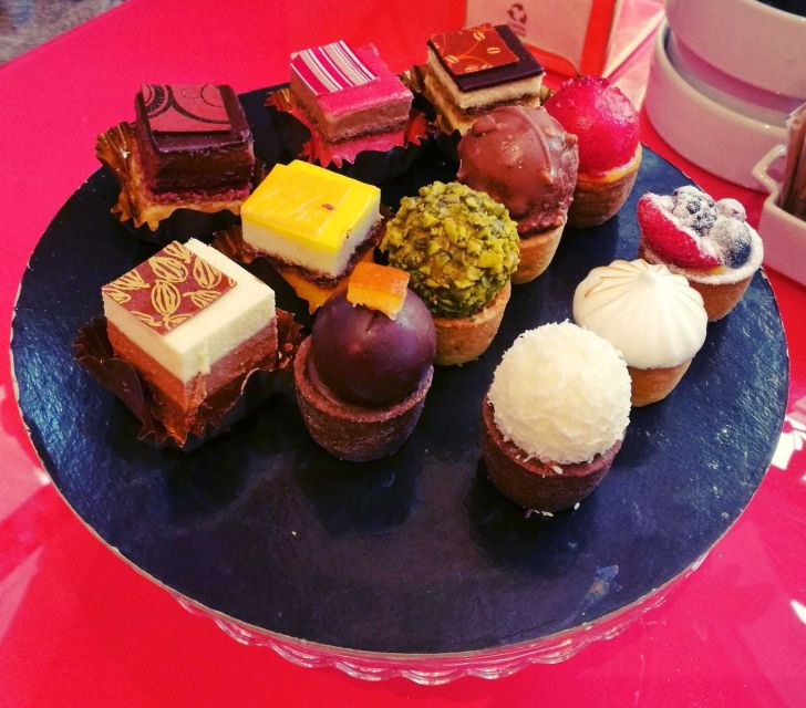 Milan: Sweet Delights Patisserie Tour - Brera, Scala, Cordusio, Duomo: snack breaks with actual city context