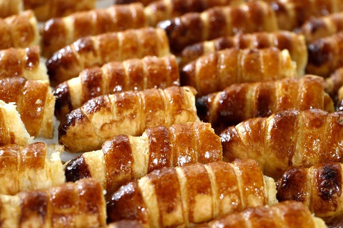 Milan: Sweet Delights Patisserie Tour by Do Eat Better - Stop 4: Piazza Mercanti and mignon pastries at counter level