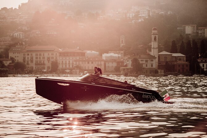 Private Boat Tour on the Lake Como - Villa Olmo, Villa Erba, and Cernobbio: the classic Como opener