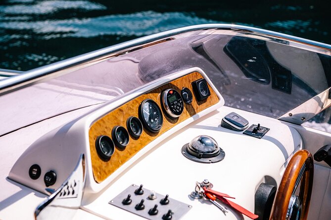 Private Cruise on Lake Como with Luxury Motorboat from 1H to 4H - Entering Lake Como by boat from Bar Lario
