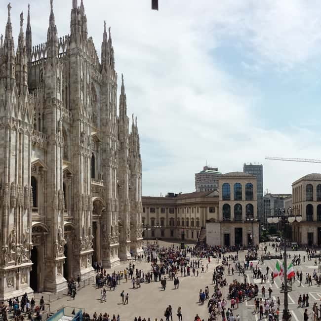 Skip-the-Line Duomo & La Scala Museum Tour + Hop On Hop Off - Duomo Entry and Gothic Vaults: What You’ll Notice Inside