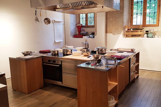 The Art of Making Pizza-Cooking Class in Unique Location with Italian Pizzachef - Milan’s pizza workshop at Via Privata Cuccagna: what the setting is like