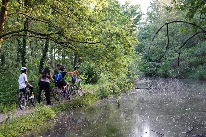 The Milan you don't expect, bike tour with picnic on the lake - Biking in Milan’s parks: how Davide keeps it smooth