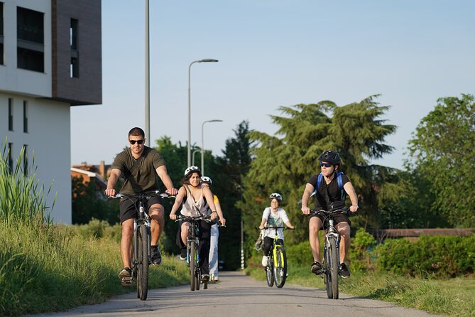 The Milan you don't expect, bike tour with picnic on the lake - Timing, meeting point, and how to plan your day