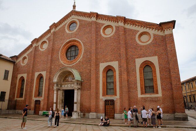 Unveil the Masterpiece: Guided Tour of Da Vinci's Last Supper - The guides: what you can expect from names like Daniela and Sarah