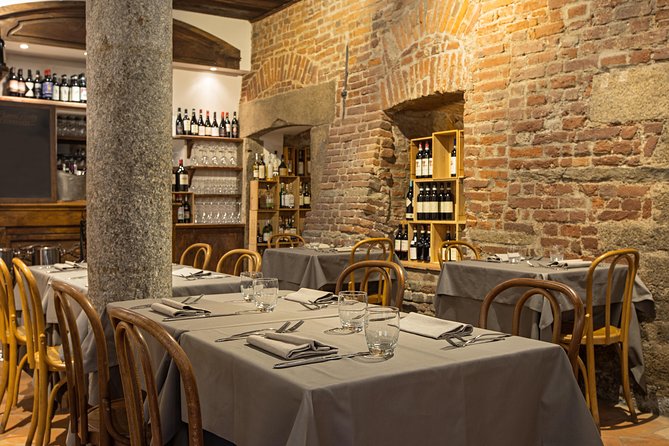Wine Tasting Experience in Milan City Center - Aperitivo with local food: tasting notes make more sense when you eat